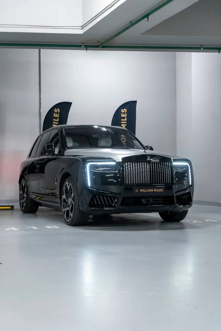 Rolls-Royce Cullinan Black Badge (2025г Бензин 600л/с 6.75л)
